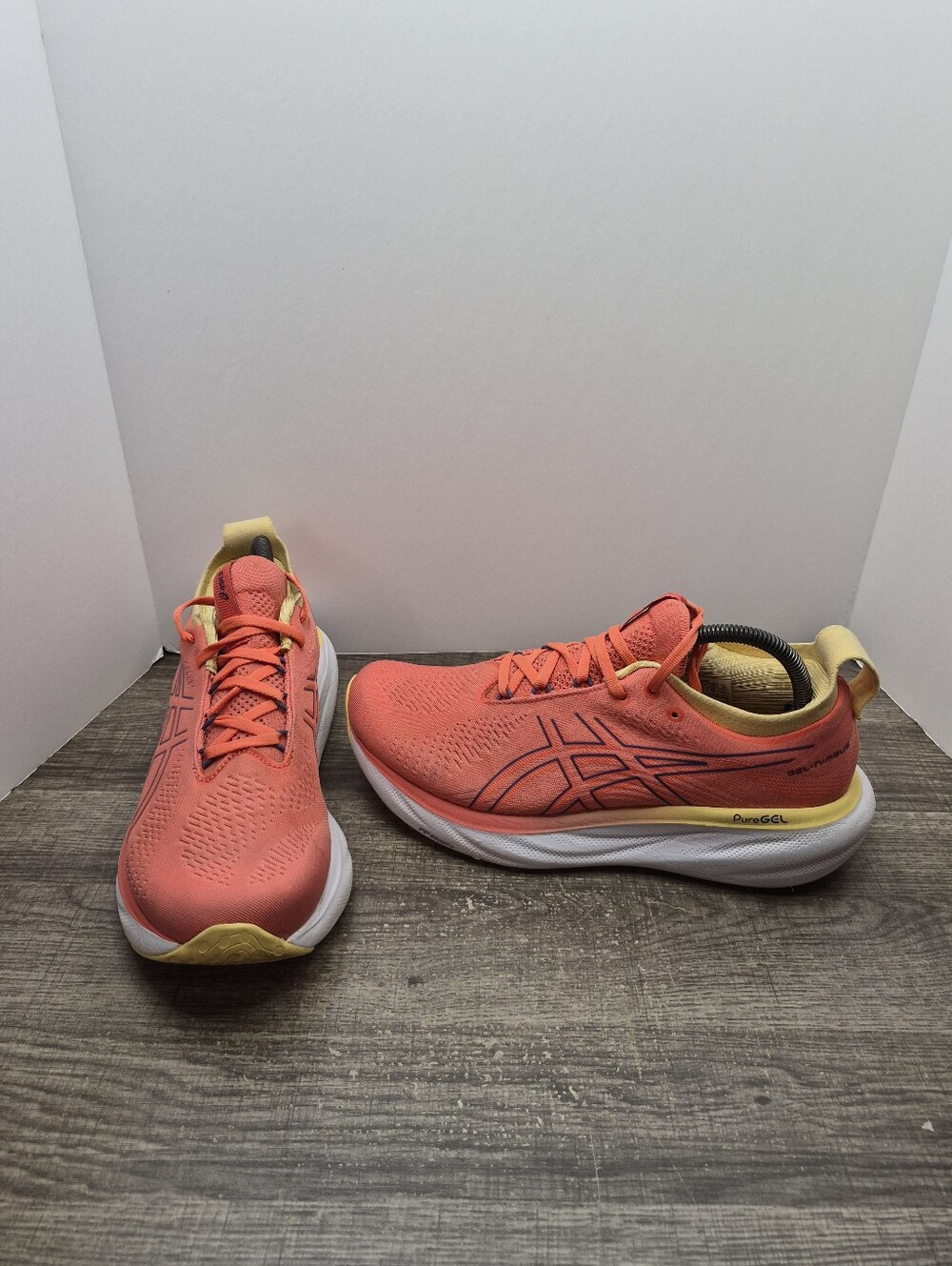 Asics Gel-Nimbus 25 Women Size 10 Coral Orange White Running Shoes Sneakers